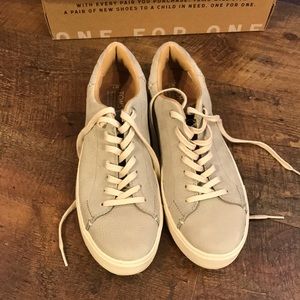 Men's Tom's tennis shoes